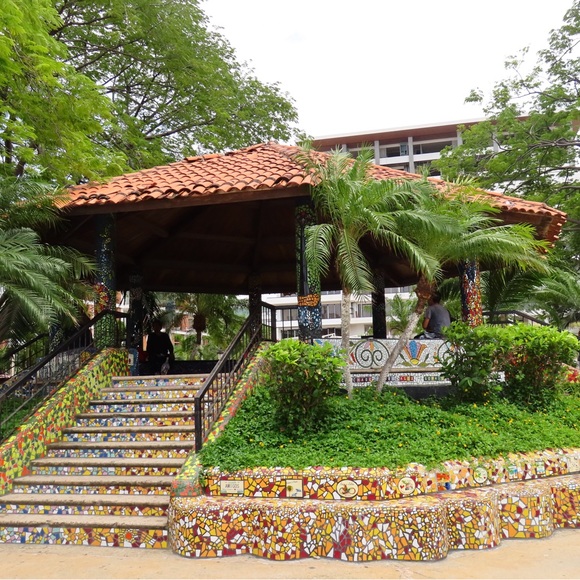 Canon SX740 HS Silver Digital Camera - Picture 13 of 16